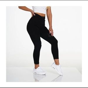 NWOT NVGTN Navishape Black Ripped Jeans